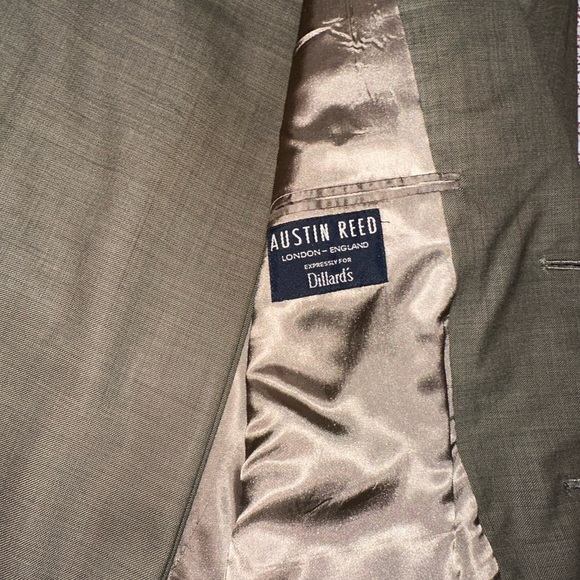 Men’s suits - Picture 9 of 9